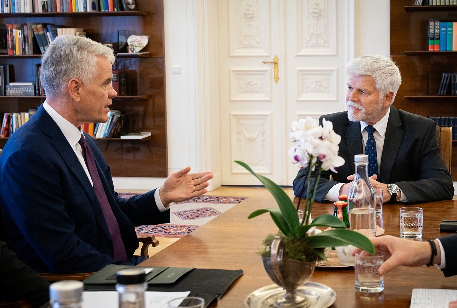 Pavel jednal s americkým velvyslancem o NATO i vězněném Čechovi ve Venezuele