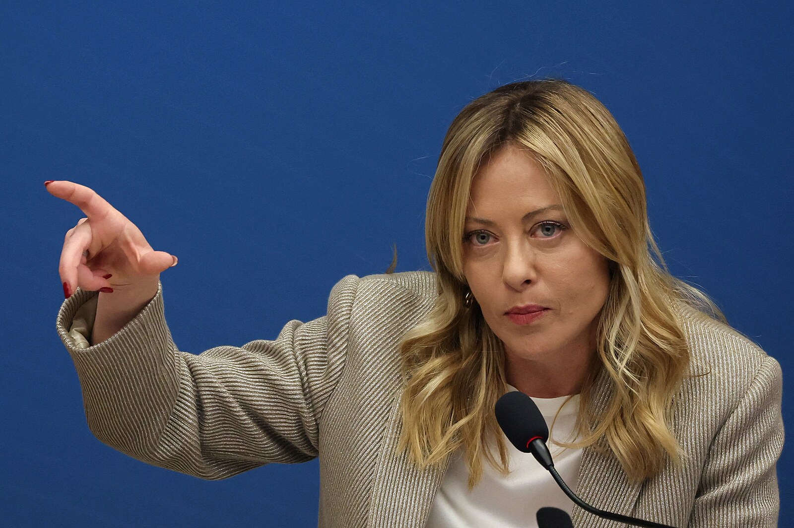 Musíme už o Ukrajině mluvit i s Ruskem, míní Meloniová. Chce evropského vyslance