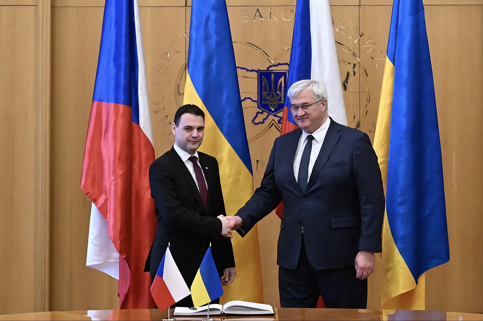 Ministři zahraničí EU ocenili české občany za pomoc Kyjevu, hlásil Macinka z Bruselu