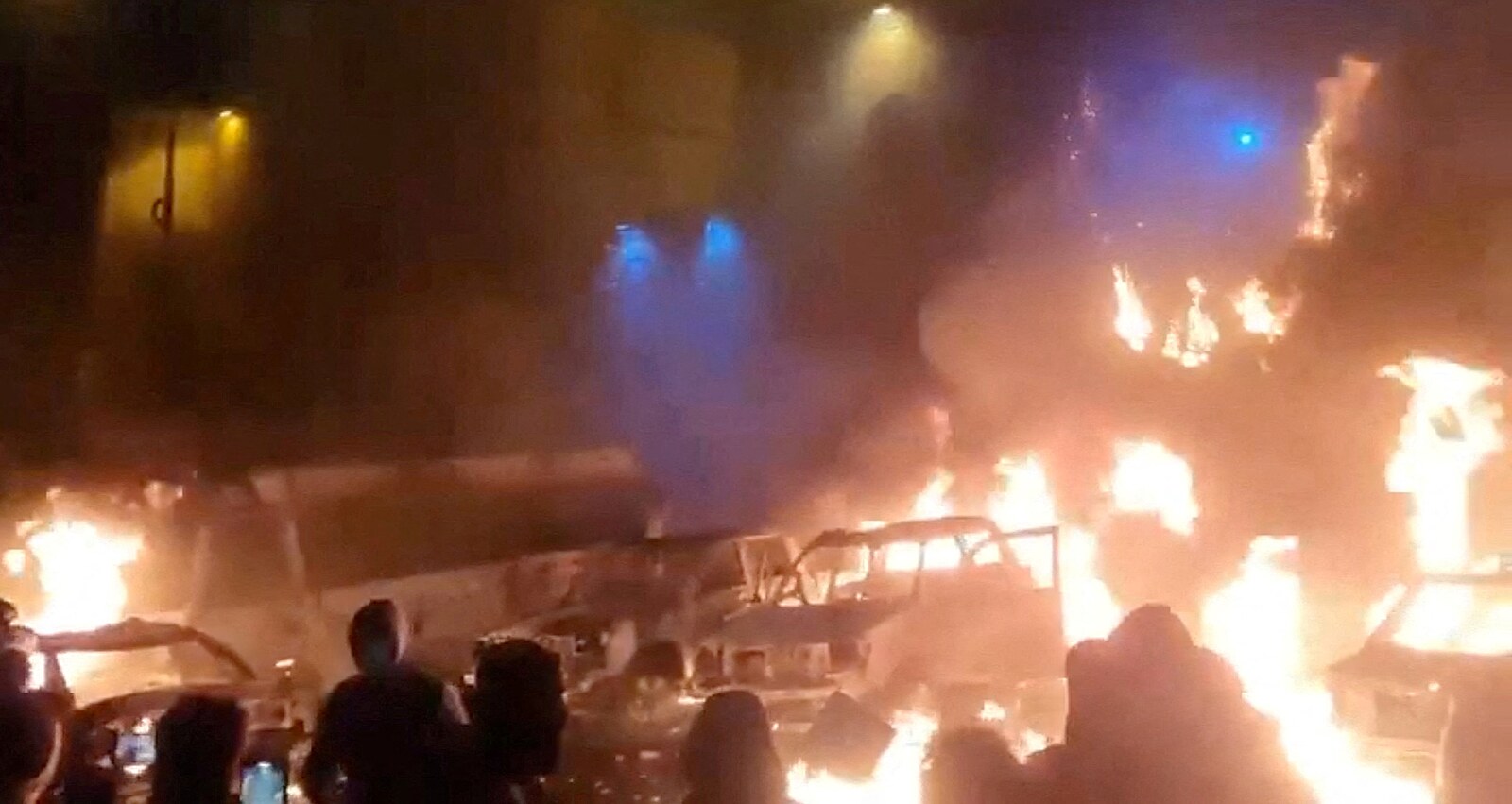 Smrt diktátorovi! Demonstrace v Íránu gradují, stát vypnul internet a viní USA