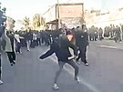 Demonstranti v íránském m�st� Fasá zaúto�ili na vládní budovu. (31. prosince...