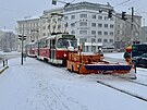 Do ulic Prahy vyrazil tak� sn�n� pluh. (9. ledna 2026)