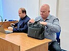 Bronislav Schwarz (vpravo) v jednac� s�ni Okresn�ho soudu v Most� (7. ledna...