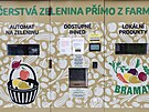 Velk� �sp�ch maj� stroje prod�vaj�c� ovoce a zeleninu. Na sn�mku automat z...