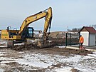 U Stradoun� v trase budouc� d�lnice D35 prob�haj� pr�ce na p�elo�k�ch...