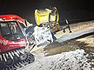 Sjezdové trat� vleka�i upravují ka�dý den po ukon�ení ly�ování tak, aby byl...