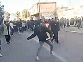 Demonstranti v íránském m�st� Fasá zaúto�ili na vládní budovu. (31. prosince...