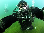 Pod hladinou jezera Most.