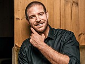 Potkali jsme se v pra�ské vinárn� na Petrském nám�stí, nedaleko odtud bydlí s...