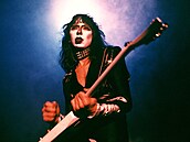 Kytarista Vinnie Vincent coby �len Kiss