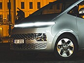 Kdy� se na Starii díváte zep�edu, máte neodbytný pocit, �e pod tím úzkým...