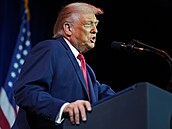 Prezident Donald Trump hovo�í s republikánskými zákonodárci Sn�movny...