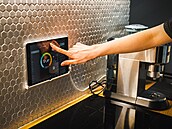 Chytrá domácnost dnes u nových dom� pat�í u� tém�� ke standardu.