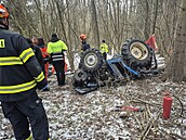 Záchrana mu�e, který se zranil v lese u Slavi�ína na Zlínsku. Zran�ním podlehl....