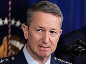 Generál Dan Caine, p�edseda Sboru ná�elník� �táb� Spojených stát� amerických na...