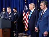 Trump�v poradce Stephen Miller, ministr zahrani�í Marco Rubio, prezident Donald...