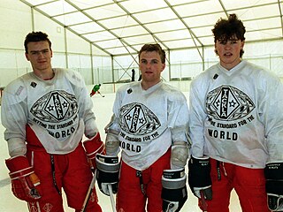 Zleva Robert �Bobby� Holík, Robert Reichel a Jaromír Jágr.