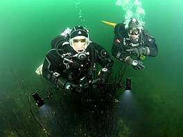 Pod hladinou jezera Most.