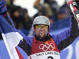 Akrobatický ly�a� Ale� Valenta slaví na olympiád� v Salt Lake City.
