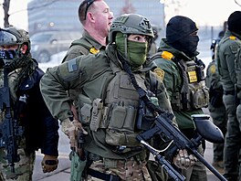 Ameri�ané v Minneapolisu protestují proti Ú�adu pro imigraci a cla (ICE) poté,...