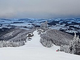 Odtud vede nejdel�í sjezdovka v �esku s úctyhodnou délkou 3,7 km, která vznikla...