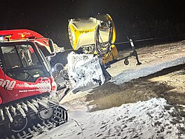 Sjezdové trat� vleka�i upravují ka�dý den po ukon�ení ly�ování tak, aby byl...