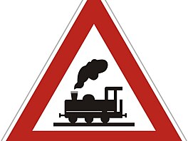 Zna�ka s funící parní lokomotivou je jako z historického klubu p�átel páry,...