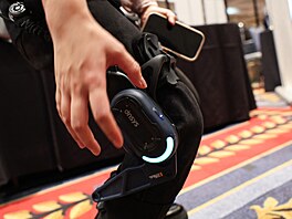 Exoskeleton firmy dnsys nazvaný BootSuit Z1 má ulevit namáhaným kolen�m.
