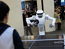 Robot Sharpa North ukázal na CESu 2026 i své schopnosti p�i h�e ping pong