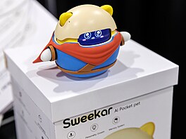 Kapesní mazlí�ek Sweeker AI Pocket pet je takové moderní Tamagotchi. Musíte se...
