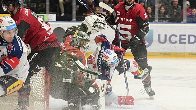 Hokey ekstra liginde yarı finaller: Sparta ve Pardubice güçlülerin mücadelesinde, Třinec bir yana