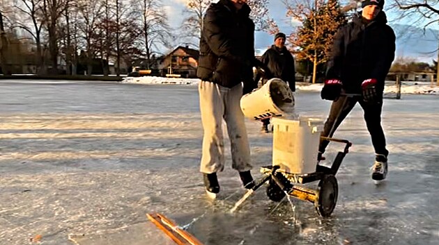 Dom�c� ru�n� poh�n�n� rolba