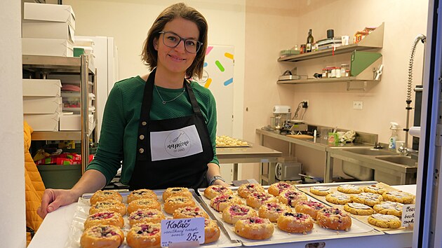 A� Jana Blahov� vystudovala zem�d�lsk� obor, v n�m� pak i pracovala, nakonec zv�t�zila l�ska k pe�en� a cukra�in�.