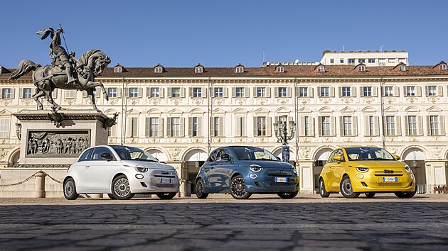V�echny t�i karos��sk� verze. Zleva kabriolet, �t��dv��ko� a standardn� dvoudv��ov� Fiat 500 Hybrid