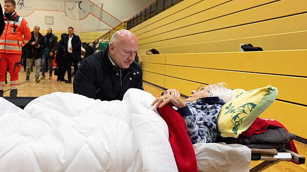 V�padek elekt�iny v jihoz�padn� ��sti Berl�na po po��ru kabel�. Bez proudu z�staly desetitis�ce dom�cnost�. (3. ledna 2026)