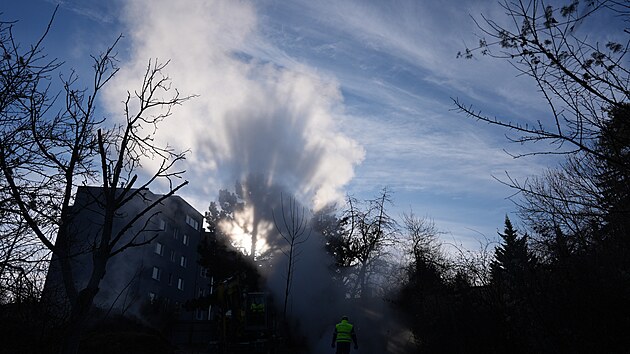 V�ce ne� 10 tis�c dom�cnost� v Praze 4 je kv�li poru�e horkovodu bez dod�vek tepla. (6. ledna 2026)