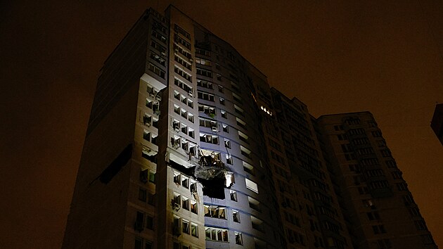 Bytov� d�m zasa�en� rusk�m dronov�m �tokem. (9. ledna 2026)