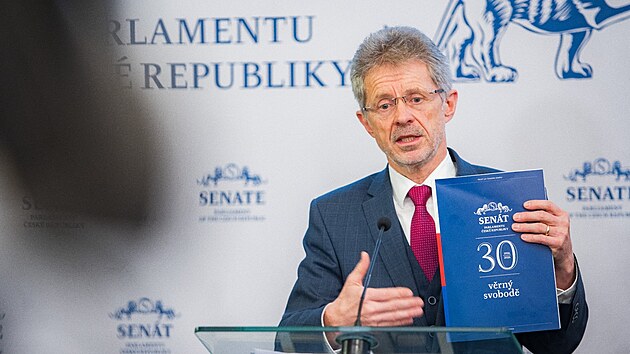 P�edseda Sen�tu Milo� Vystr�il z ODS s publikac� ke t�ic�t�mu v�ro�� horn� komory parlamentu