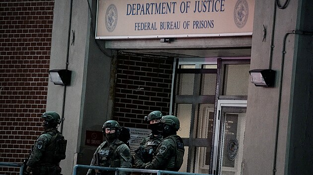 Budova ministerstva spravedlnosti vedle Metropolitn�ho vazebn�ho centra v Brooklynu pot�, co Spojen� st�ty za�to�ily na Venezuelu a v noci zajaly jej�ho prezidenta Nicol�se Madura a jeho man�elku Ciliu Floresovou.