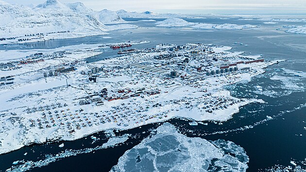 M�sto Nuuk na pob�e�� v bl�zkosti mo�sk�ho z�livu. (7. b�ezna 2025)