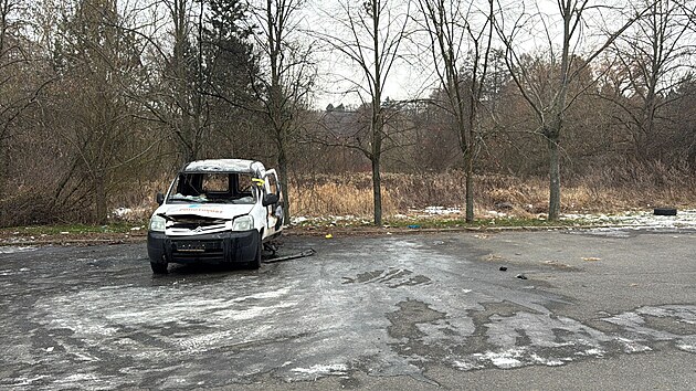 V Praze v Petrovic�ch byl v aut� nalezen mrtv� mu�. Pravd�podobn� se jednalo o �lov�ka bez domova. (8. ledna 2026)