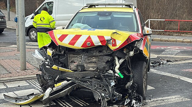 Nehoda dvou vozidel v Praze. Srazilo se i auto z�chrann� slu�by. (3. ledna 2026)