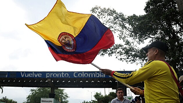 Venezuelan� reaguj� na p�d Z�padem neuznan�ho prezidenta Nicol�se Madura. (3. ledna 2026)