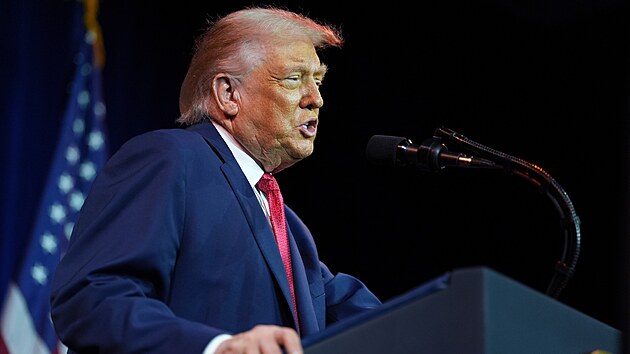 Prezident Donald Trump hovo�� s republik�nsk�mi z�konod�rci Sn�movny reprezentant� b�hem jejich ka�doro�n�ho politick�ho setk�n� ve Washingtonu. (6. ledna 2026)