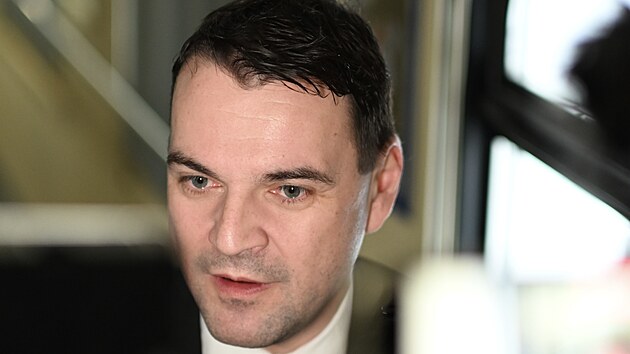 Ministr zahrani�� Petr Macinka (Motorist� sob�) ve vlaku na cest� na Ukrajinu (9. ledna 2026)