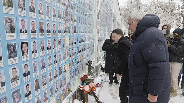 Ministr zahrani�� Petr Macinka (Motorist�) se sv�m ukrajinsk�m prot�j�kem Andrijem Sybihou p�i sv� n�v�t�v� Ukrajiny (9. ledna 2026)