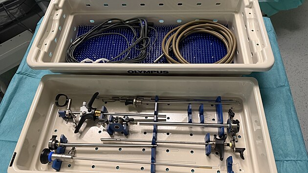 Resektoskop a dal�� p��stroje a pom�cky pou��van� p�i operac�ch prostaty v t�eb��sk� nemocnici