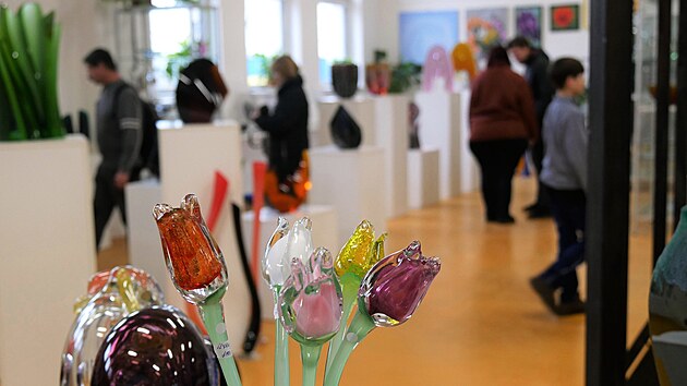 Galerii skla lze nav�t�vil ve Skl�rn� Svoboda Karlov i nad�le.