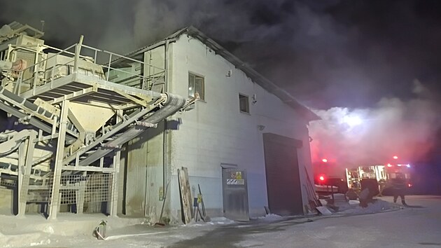 Po��r elektrorozvodny zp�sobil podle vyj�d�en� majitele firmy p�timilionovou �kodu. (7. ledna 2025) 