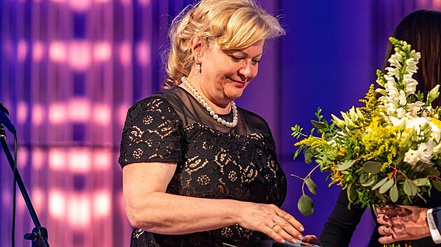 �editelka zl�nsk� hygieny Eva Sedl��kov� dostala v dubnu 2024 od hejtmana Radima Holi�e vyznamen�n� za p��kladn� veden� Krajsk� hygienick� stanice Zl�nsk�ho kraje.